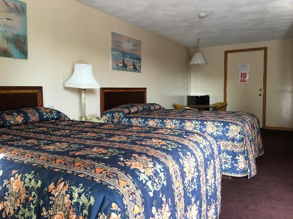 Knotty Pine Motel image 9