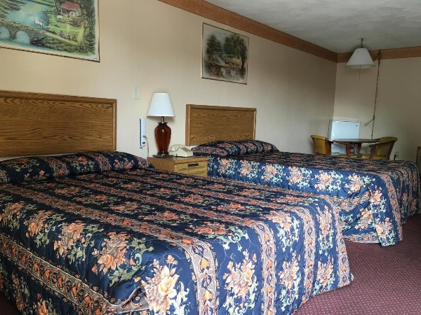 Knotty Pine Motel image 13