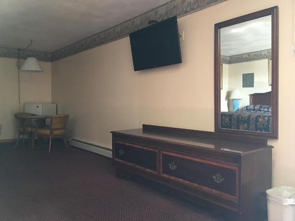 Knotty Pine Motel image 15