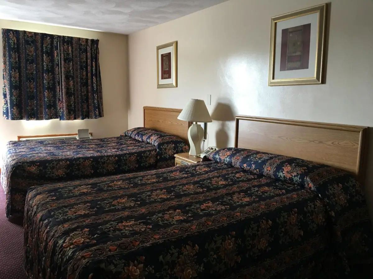 Knotty Pine Motel Main image
