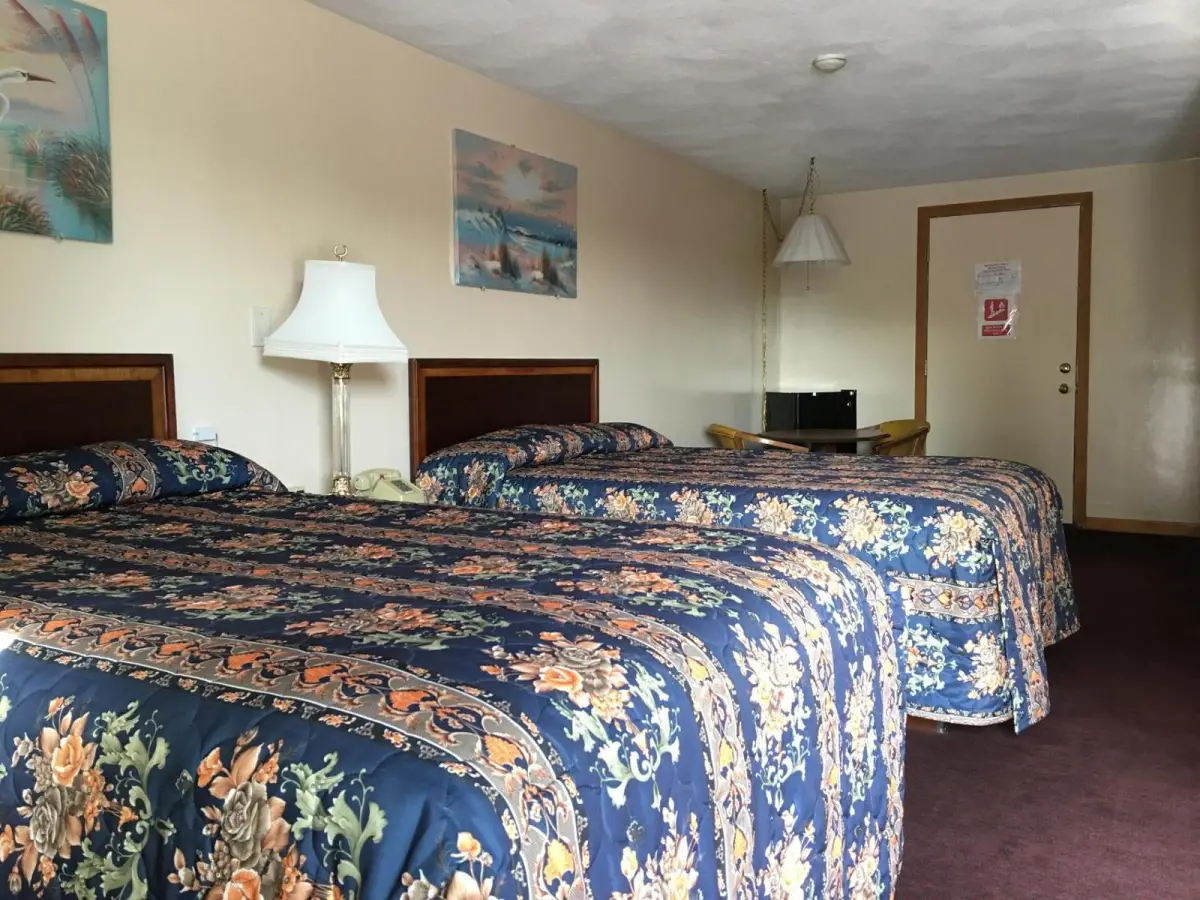 Knotty Pine Motel 9